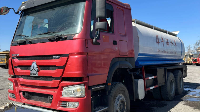 Howo water truck