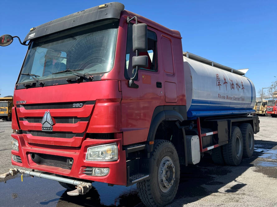 Howo water truck